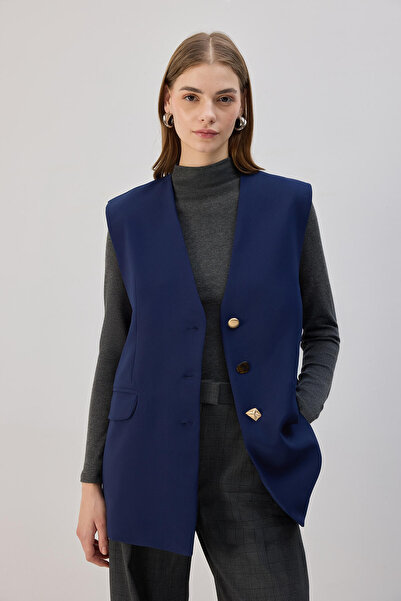 Touché Privé CREPE VEST WITH BUTTON DETAIL