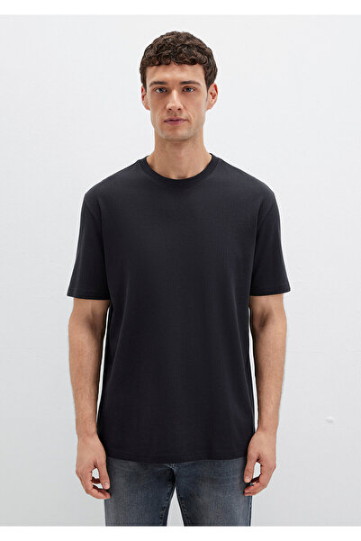 Mavi Schwarzes Basic-T-Shirt mit lockerer Passform / lockerer, entspannter Passform 0611596 -900