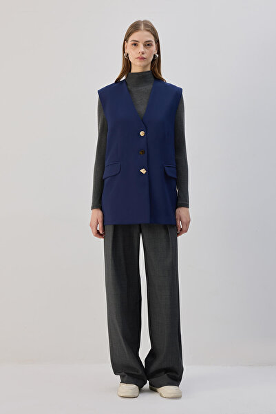 Touché Privé CREPE VEST WITH BUTTON DETAIL