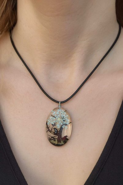 Pawnest Handmade Handmade Epoxy Pendant – Real Flower, Tree and Butterfly Pattern, Resin Design