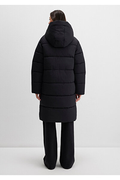 Mavi Μαύρο μακρύ πουπουλένιο παλτό με κουκούλα 1110228 -900