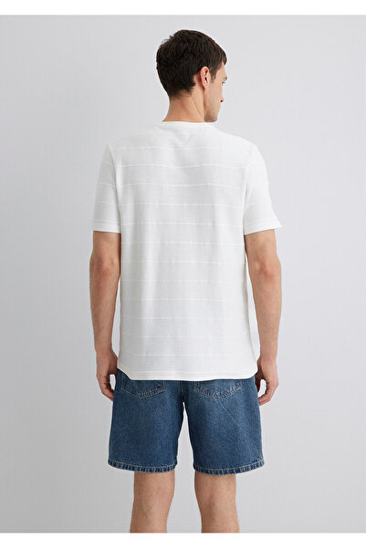 Mavi Ριγέ Λεπτομερές λευκό T-Shirt κανονική εφαρμογή / κανονική κοπή 0611409-70057