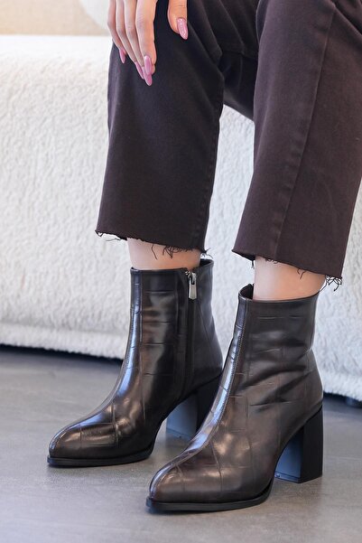 Stilbagshoes حذاء نسائي بكعب منقوش من إيزابيل كروكو باللون البني