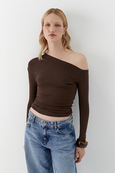 MARKALİSTE Boat Neck Off-Shoulder Blouse Brown