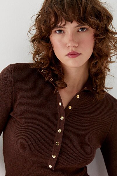 MARKALİSTE Snap-Buttoned High-Neck Sweater Brown