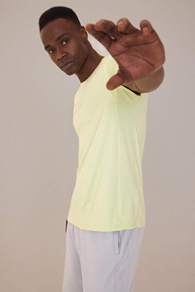 DeFacto DeFactoFit Flexibles Stoff Standard Fit Rundhals T-Shirt mit Rücken Druck Kurzarm D7304AX25SP