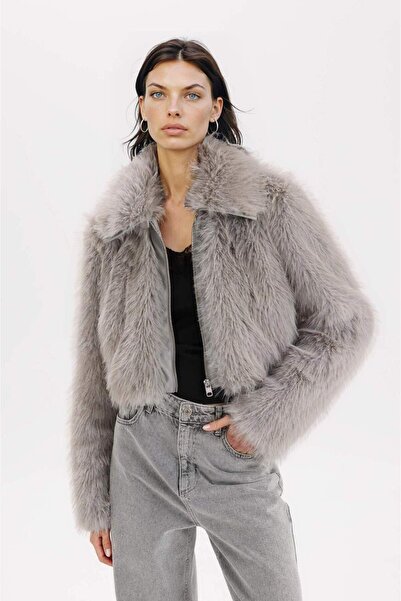 DeFacto Kurzer Kunstpelzmantel mit normaler Passform, Taschen und Reißverschluss D5956AX24WN