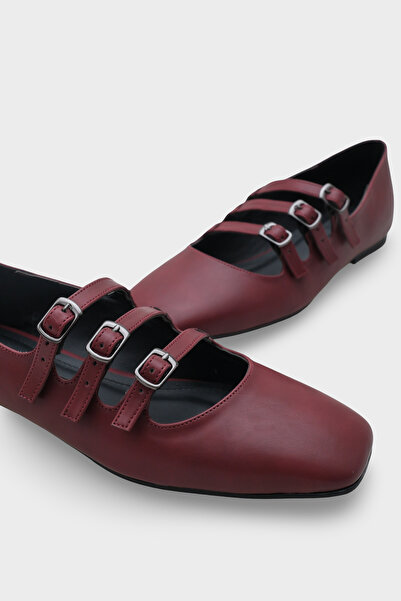 Capone Outfitters Marcelle Blunt Toe Three Buckle Strap Women's Ballerinas