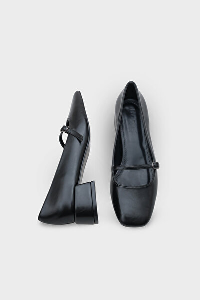 Capone Outfitters Elyn Short Heeled Blunt Toe Strappy Mary Jane Women's Shoes