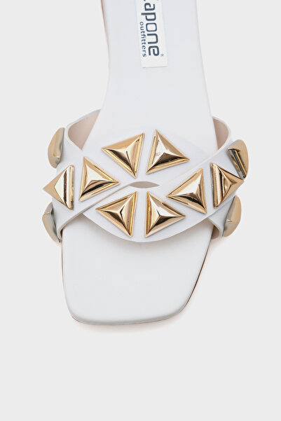 Capone Outfitters Papuci de damă confortabili cu toc scurt Manon cu vârf tocit și accesorii metalice