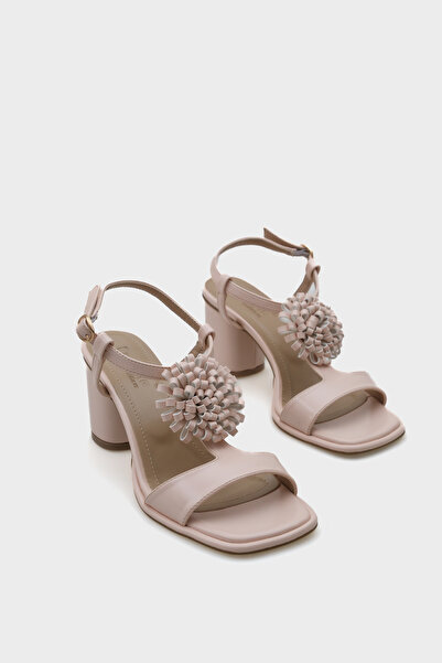 Capone Outfitters Γυναικεία σανδάλια Morna με μεσαίο τακούνι Blunt Toe Floral