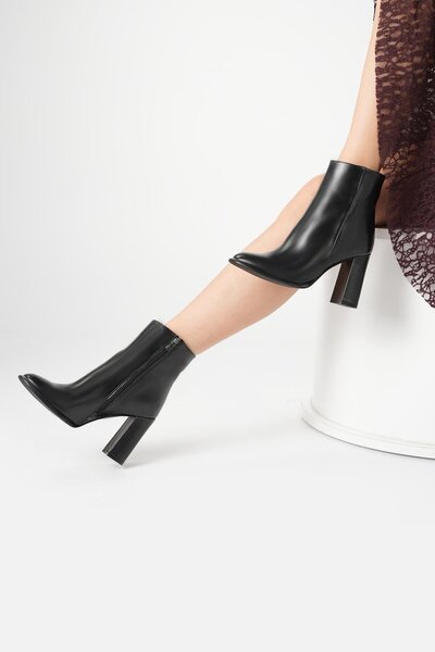 Bestyle حذاء نسائي بكعب من الجلد الطبيعي بنسبة 100% باللون الأسود من T-Samm