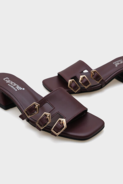 Capone Outfitters Papuci de damă Lesley cu toc scurt, cu vârf tocit, cu cataramă