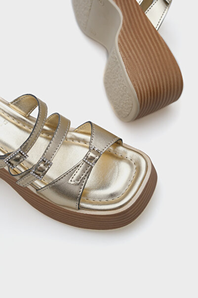 Capone Outfitters Matti Wedge Heeled Stone Buckle Women's Slippers