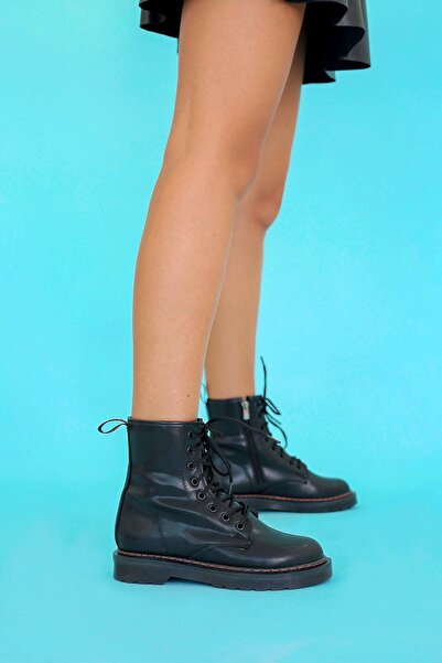 Stil Durağı LELİA MODEL 2 CM TABANLI YENİ SEZON BOT POSTAL SIYAH