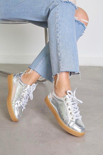 Stil Durağı RS2452 MODEL 3 CM TABANLI SPOR AYAKKABI GUMUS