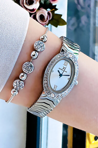 Daniel Klein ساعة يد نسائية بسوار فولاذي فضي اللون وسوار هدية بيضاوي الشكل من الزجاج المقاوم للماء