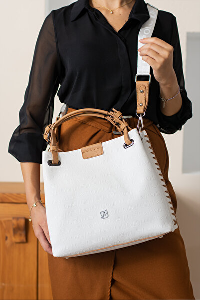 Just Polo حقيبة يد نسائية من كريم تابا بتصميم منقوش ومزودة بمشبك مغناطيسي مع ...