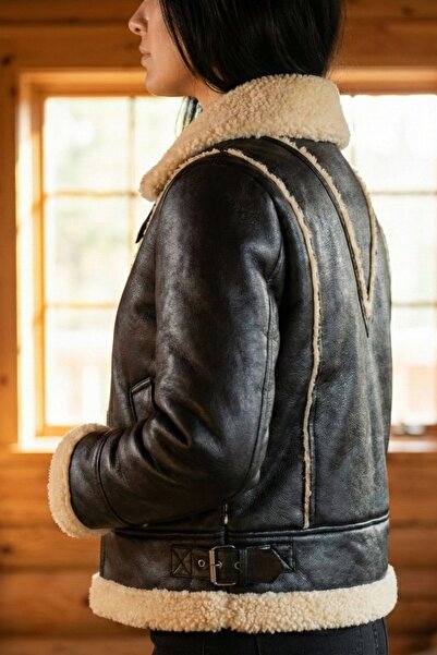 diaves Dámský černý motorkářský kabát s kožešinou uvnitř Černý kabát s dvojitými kapsami