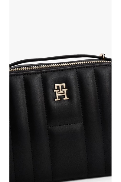 Tommy Hilfiger NŐI VÁLTÓTÁSKA AW0AW17453-BDS