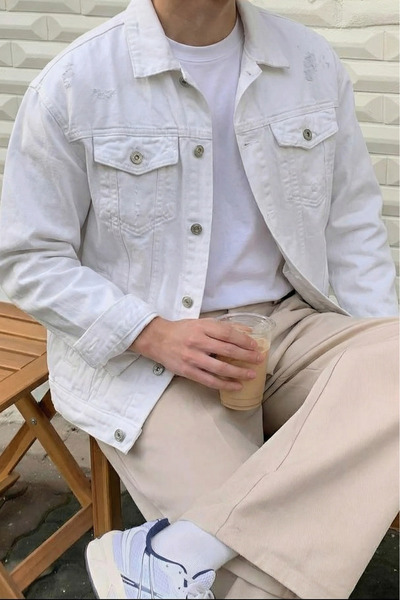 MADZEYMODA Jachetă de blugi albă pentru bărbați, cu model confortabil, din denim, cu detalii rupute KE-635