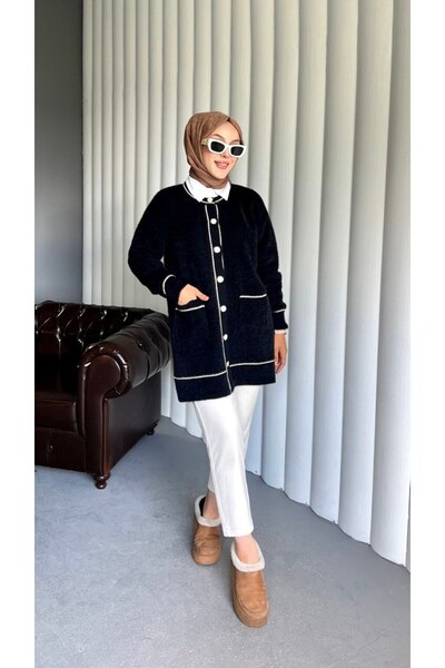 Thebomb Burcu Crew Neck Buttoned Cardigan