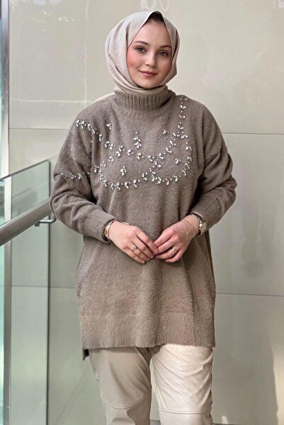 Nuss O-Neck Crystal Stone Embroidered Angora Tunic