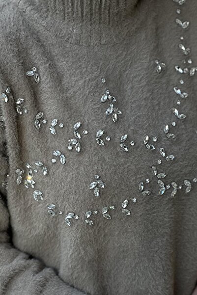 Nuss O-Neck Crystal Stone Embroidered Angora Tunic