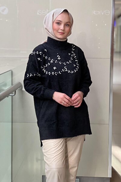 Nuss O-Neck Crystal Stone Embroidered Angora Tunic