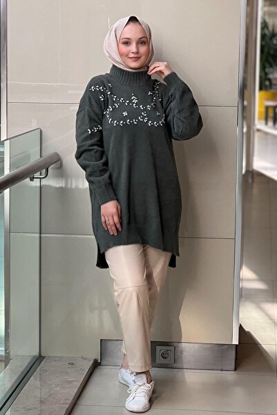 Nuss O-Neck Crystal Stone Embroidered Angora Tunic