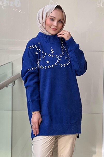 Nuss O-Neck Crystal Stone Embroidered Angora Tunic