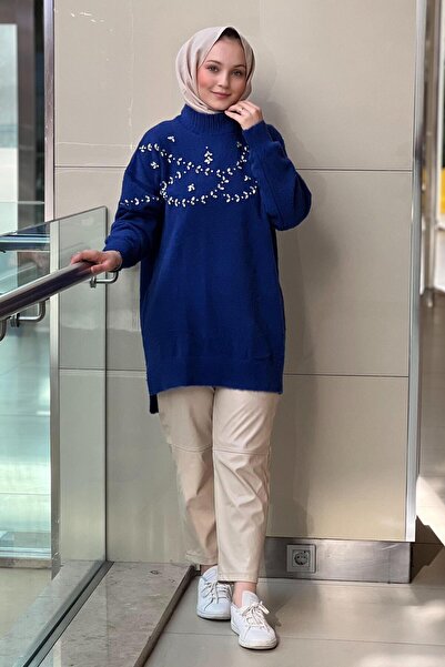 Nuss O-Neck Crystal Stone Embroidered Angora Tunic