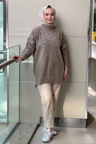 Nuss O-Neck Crystal Stone Embroidered Angora Tunic