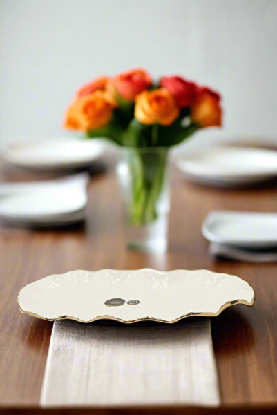 REDTAG Ivory Oval Metal Platter