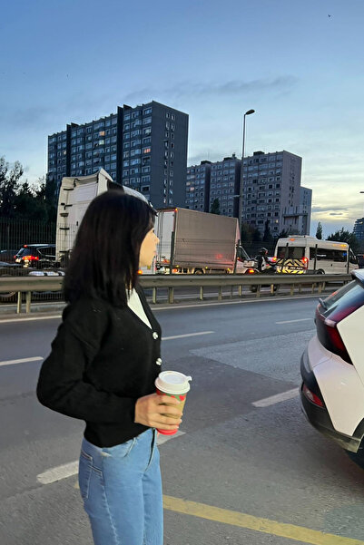 sunfyre Women's Black V-Neck Button Detailed Knitwear Cardigan