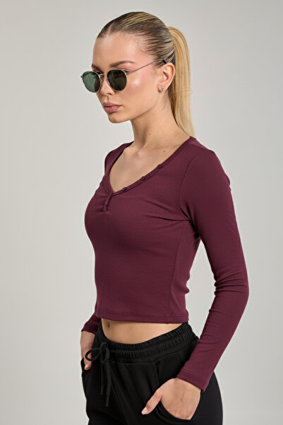 BARRELS AND OIL Women's Collared Buttoned Long Sleeve Bodysuit - Cherry