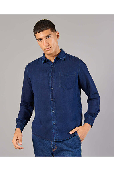 REDTAG قميص جينز رجالي باللون الأزرق البحري