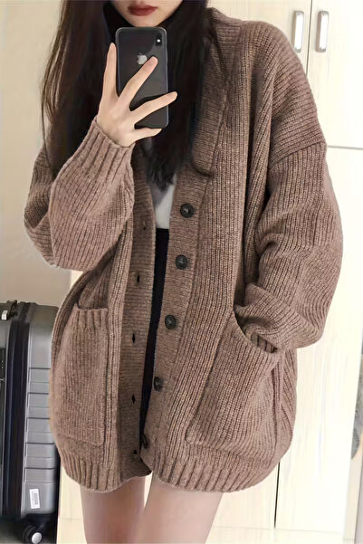 Tarz Cool Women's Oversized Pocket Buttoned V-Neck Knitwear Cardigan