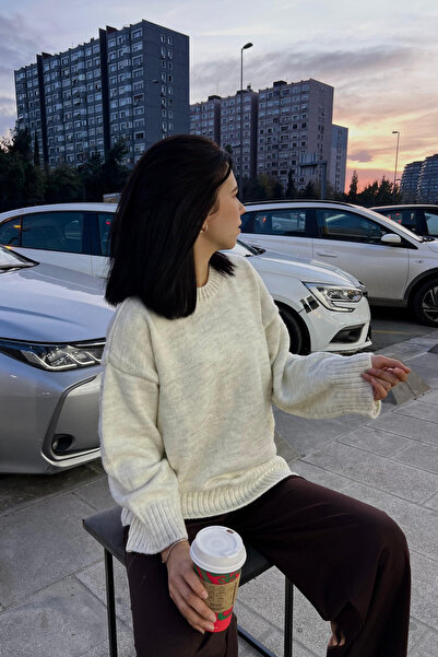 thesunfyre Women's Oversized Crew Neck Knit Sweater