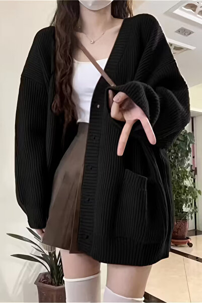 Tarz Cool Women's Oversized Pocket Buttoned V-Neck Knitwear Cardigan