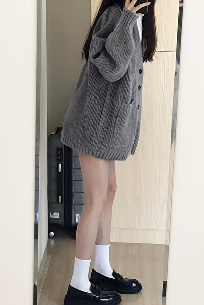 Tarz Cool Women's Oversized Pocket Buttoned V-Neck Knitwear Cardigan