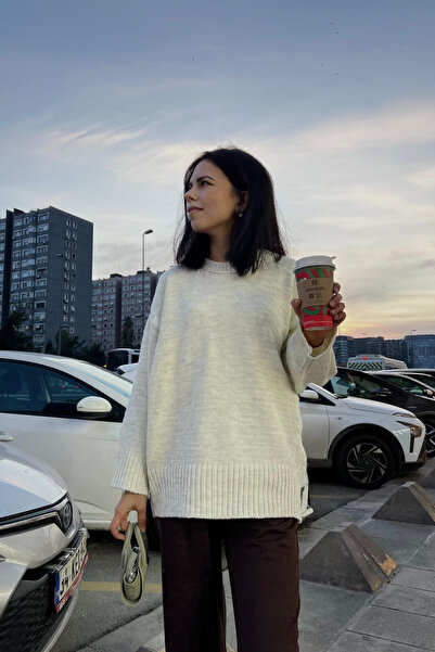 thesunfyre Women's Oversized Crew Neck Knit Sweater