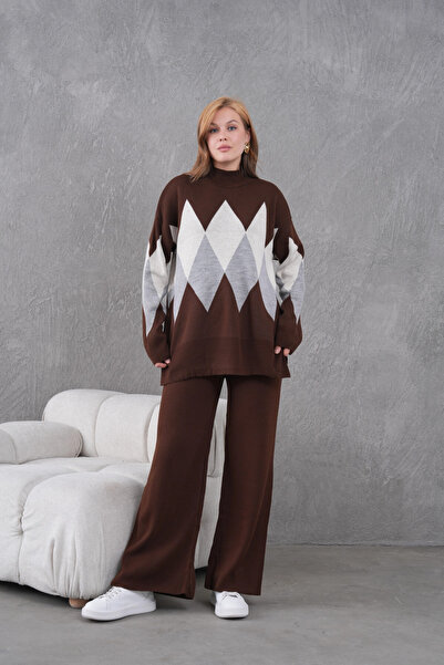 Park Karon Women's Mock Neck Patterned Slit Sweater Trousers Two-Piece Knitwear Set