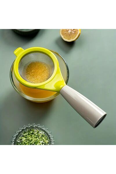 cc bin shihon Manual strainer with a plastic frame and rust-resistant steel mesh.