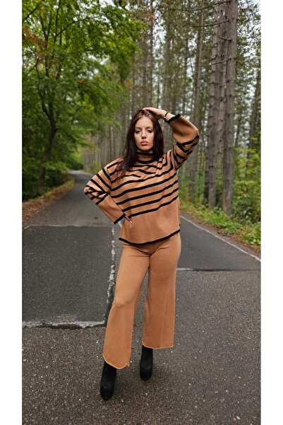 Diva Exclusive Fashion Caramel knitted suit with black stripes