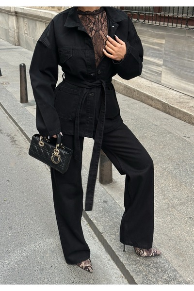 cottonage طقم أسود بأربطة دنيم يتكون من سترة كبيرة الحجم وبنطلون عالي الخصر