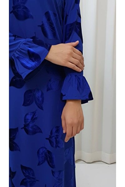 No branded Winter velvet dress