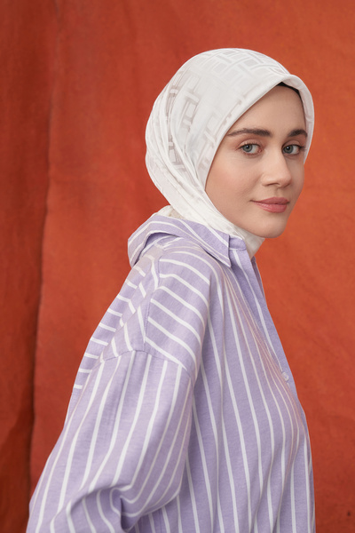 ARMANDA İTALYAN JAKAR GEOMETRİK DESEN EŞARP - KIRIK BEYAZ