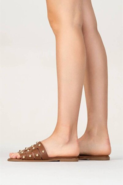 inyola Women's Faux Leather Trok Detailed Slippers 6321