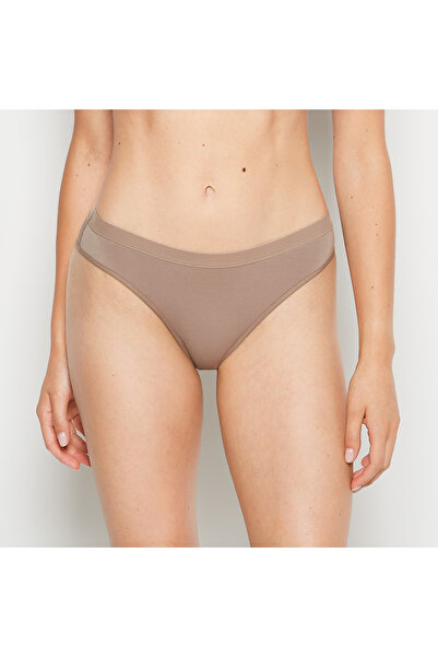 La senza بيكيني بانتي في شجرة بلا أوراق